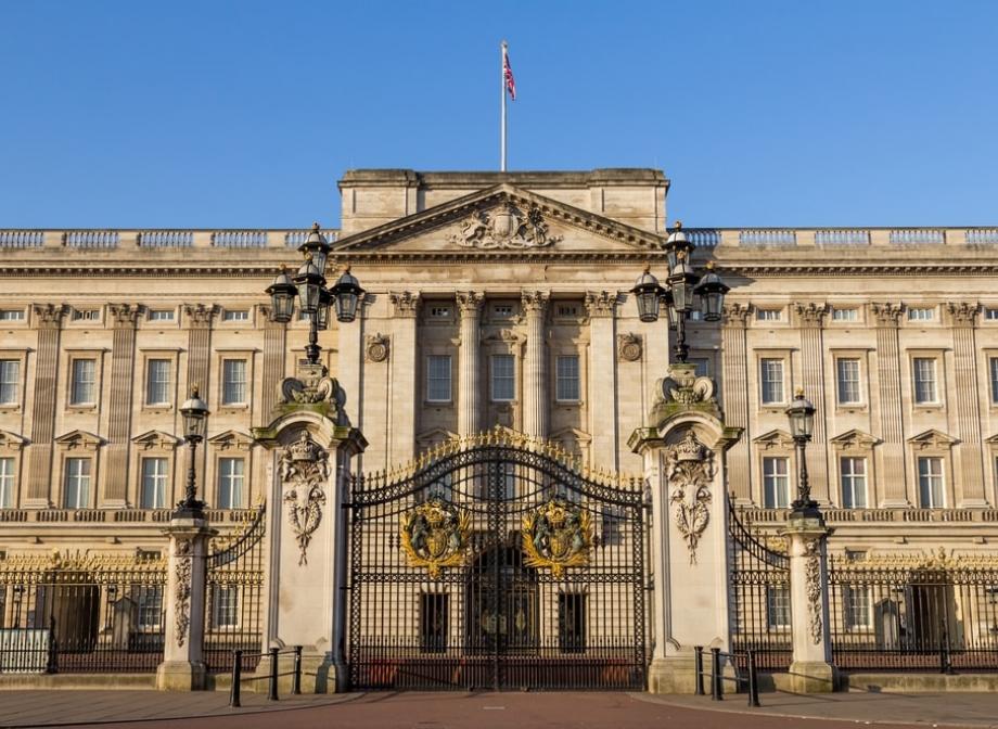 50 Fascinating Facts About Buckingham Palace | Tootbus